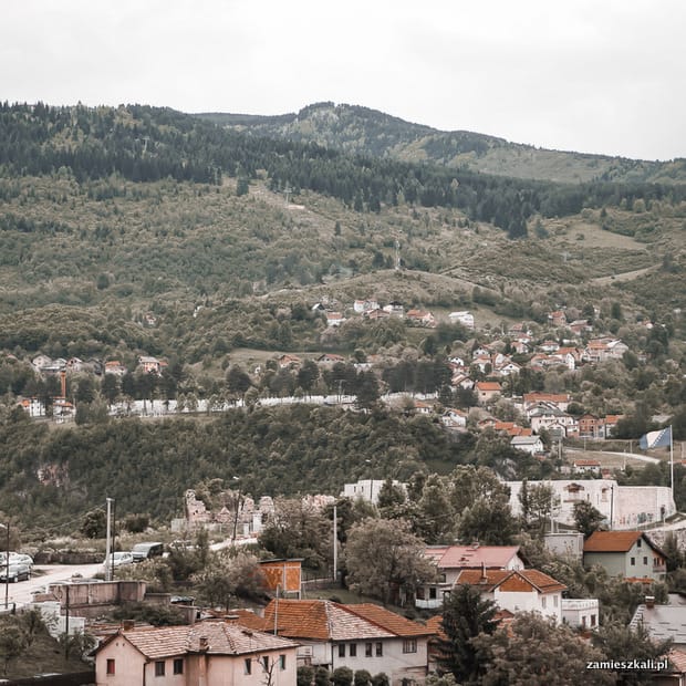 Zwiedzanie Sarajewa: widok na wzgórze Trebević.
