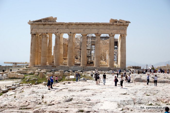 Akropol Ateny: widok na Partenon