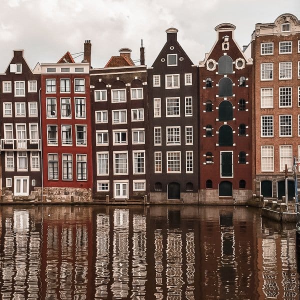Krzywe Kamienice w Amsterdamie. Amsterdam na weekend: atrakcje, zwiedzanie, informacje praktyczne.