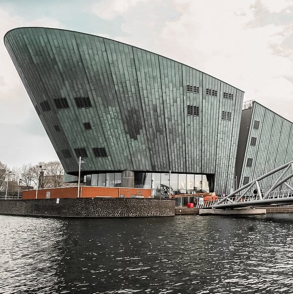 Muzeum Nemo w Amsterdamie. Amsterdam na weekend: atrakcje, zwiedzanie, informacje praktyczne.