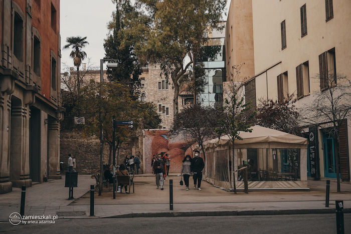 Barcelona atrakcje Pocałunek Wolności Mural